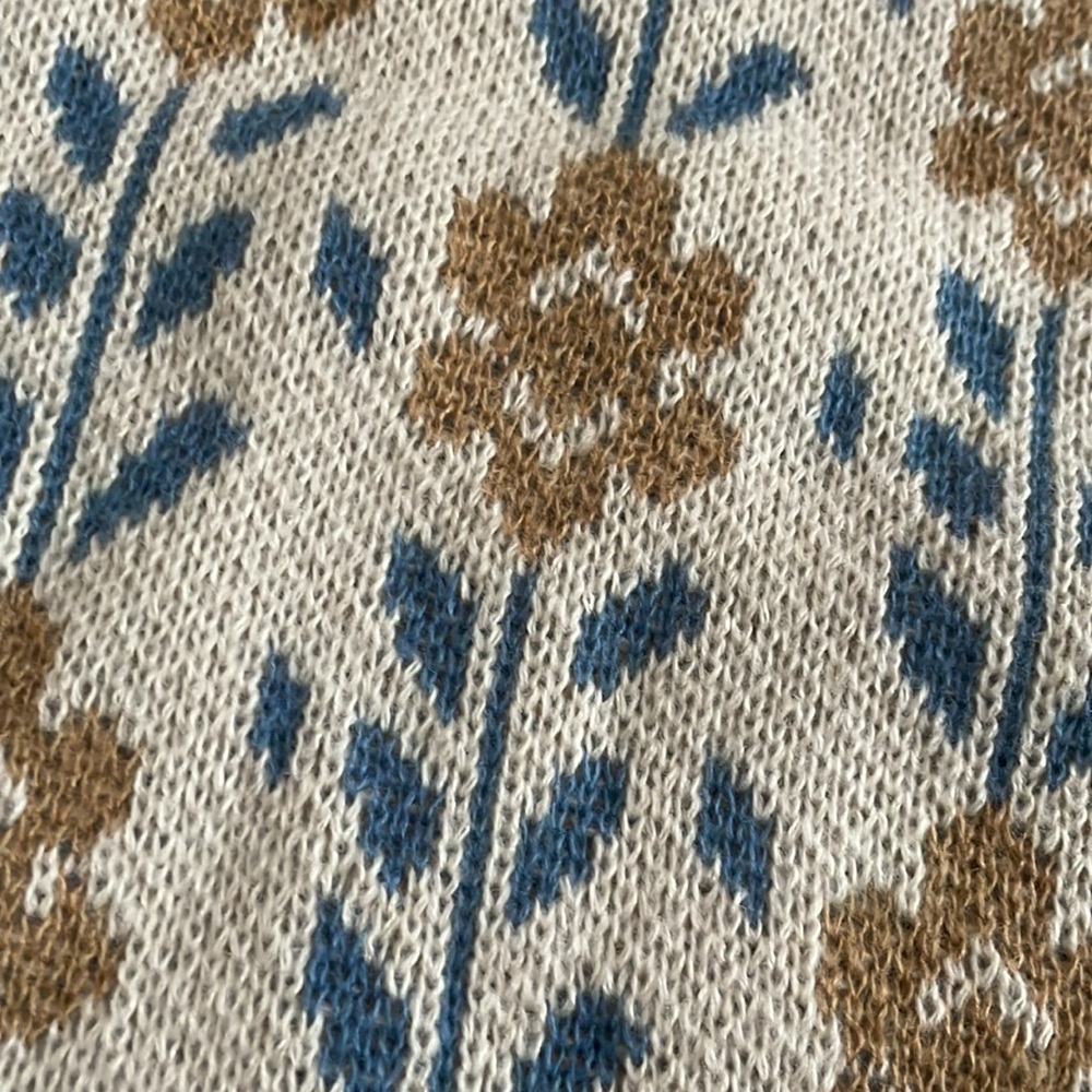Floral Pattern Sweater - Picture 9 of 10